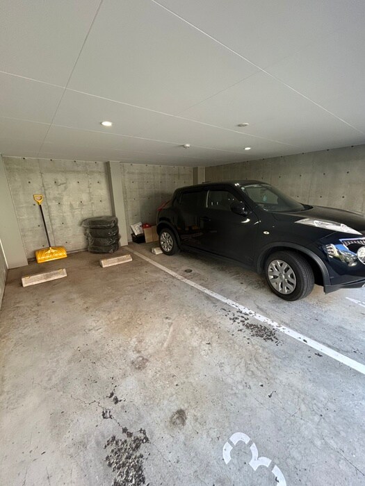 物件外観写真5　(駐車場)