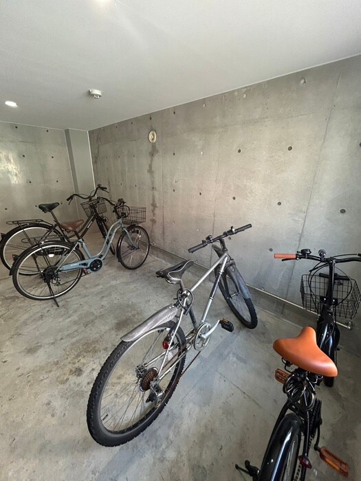 物件外観写真6　(駐輪場)