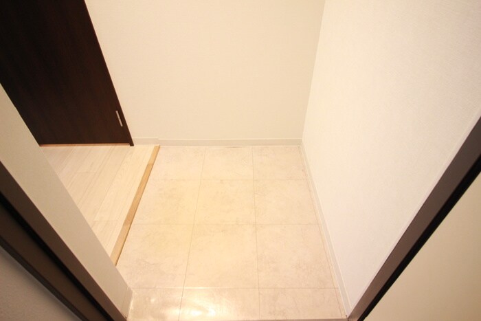 物件内観写真11　(玄関)