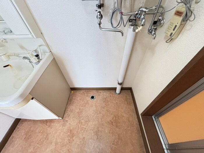 物件内観写真17　(洗濯機置場)