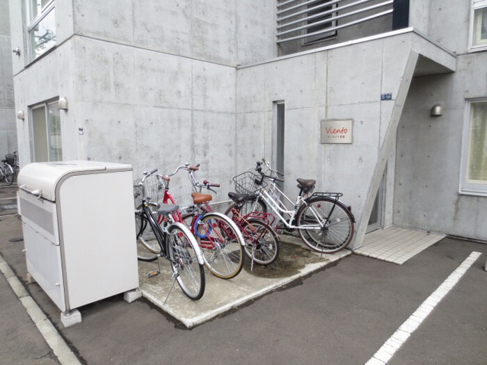 物件外観写真2　(駐輪場)