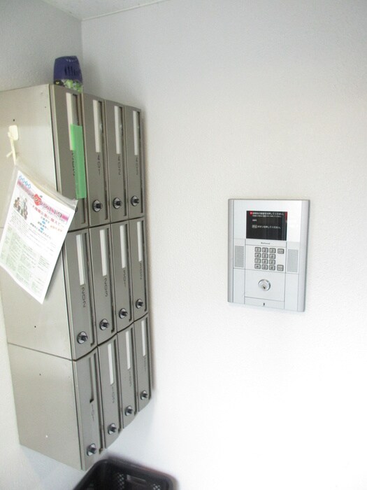 物件外観写真4　(エントランス部分)