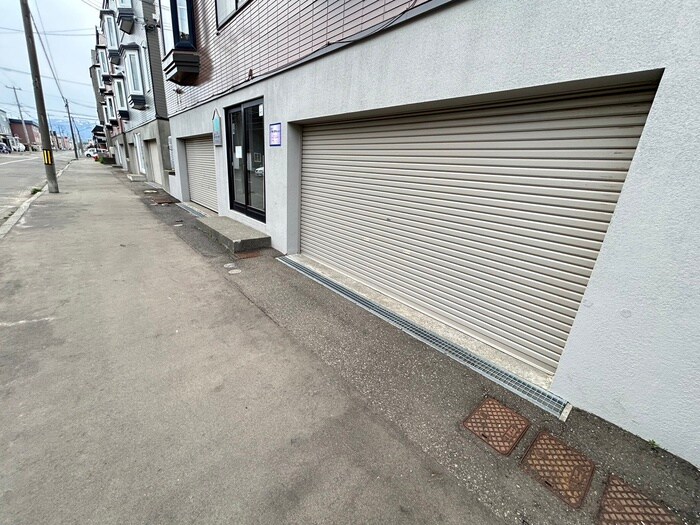 物件外観写真4　(駐車場)