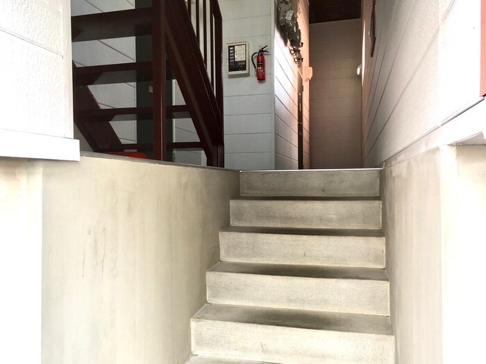 物件外観写真4　(エントランス部分)