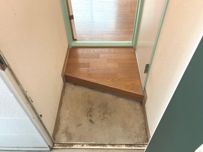 物件内観写真16　(玄関)