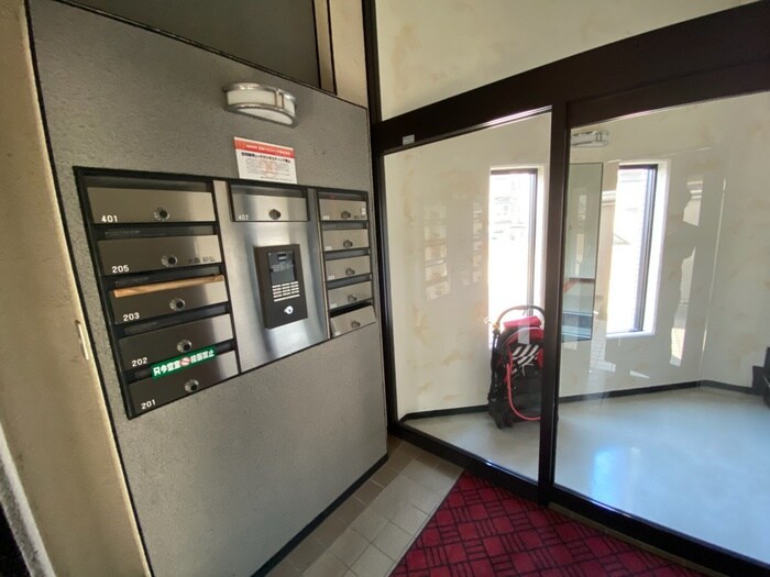 物件外観写真4　(エントランス部分)