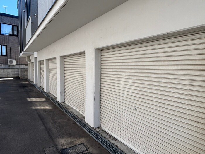 物件外観写真3　(駐車場)