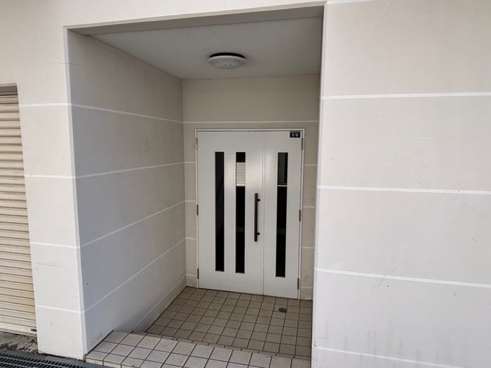 物件外観写真4　(エントランス部分)