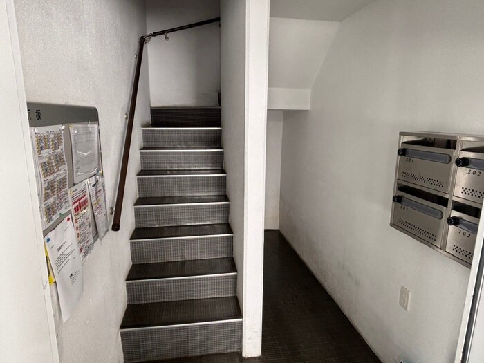 物件外観写真5　(エントランス部分)