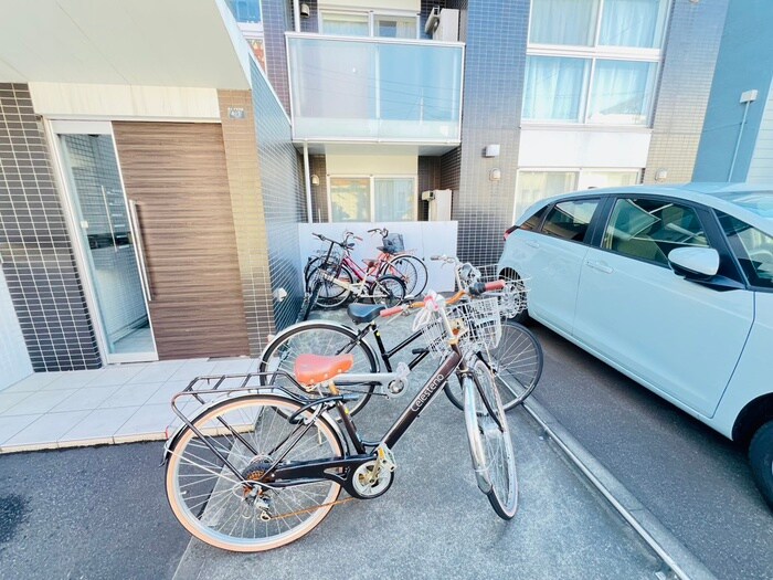 物件外観写真4　(駐輪場)