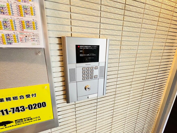 物件外観写真5　(エントランス部分)