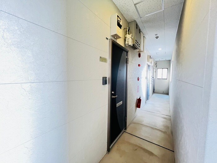 物件外観写真6　(エントランス部分)