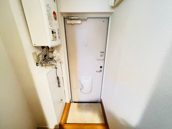 物件内観写真16　(玄関)
