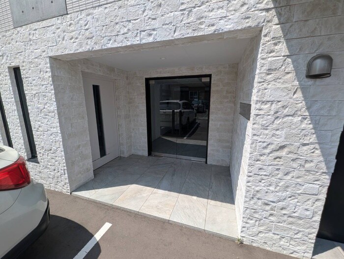 物件外観写真5　(エントランス部分)