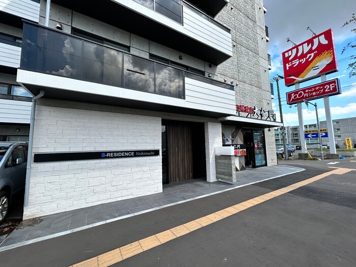 物件外観写真5　(エントランス部分)