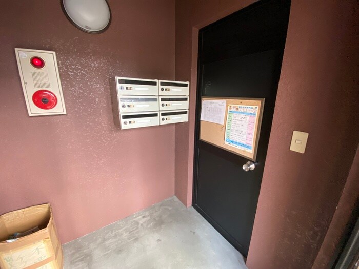 物件外観写真4　(エントランス部分)