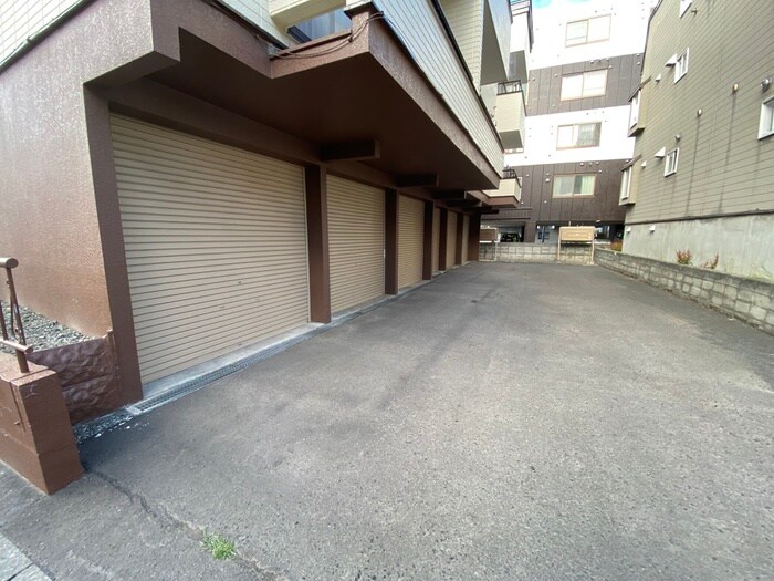 物件外観写真5　(駐車場)