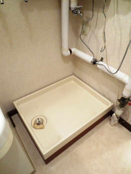 物件内観写真18　(洗濯機置場)