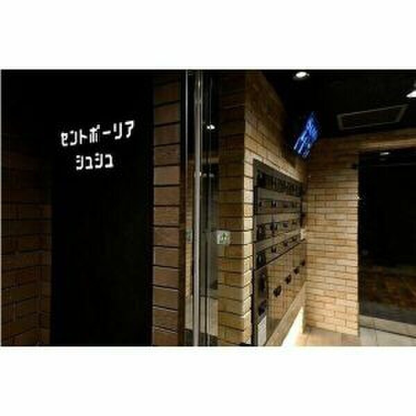 物件外観写真2　(エントランス部分)