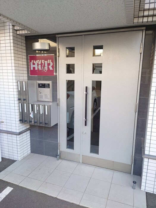 物件外観写真3　(エントランス部分)