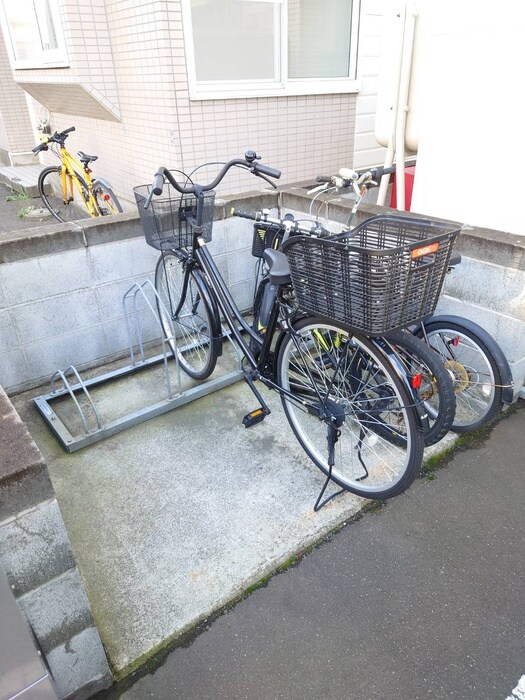 物件外観写真5　(駐輪場)