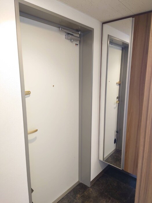 物件内観写真16　(玄関)