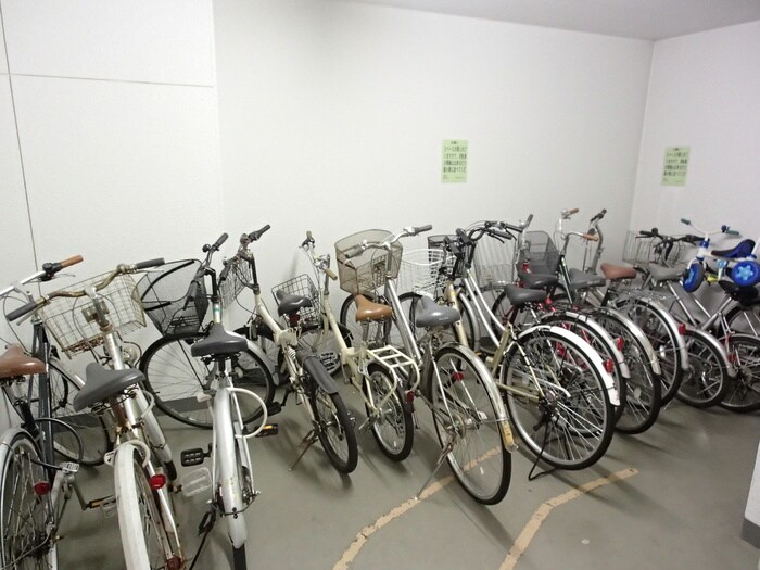 物件外観写真6　(駐輪場)