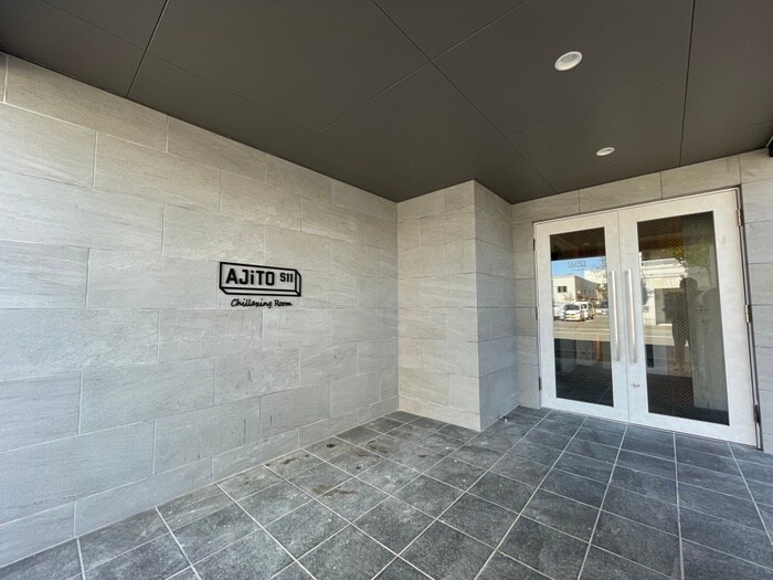 物件外観写真3　(エントランス部分)