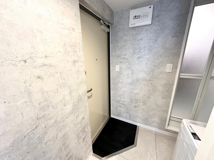 物件内観写真18　(玄関)