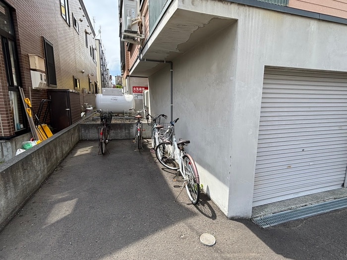 物件外観写真6　(駐輪場)