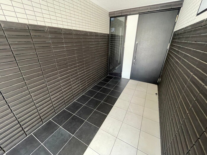 物件外観写真5　(エントランス部分)