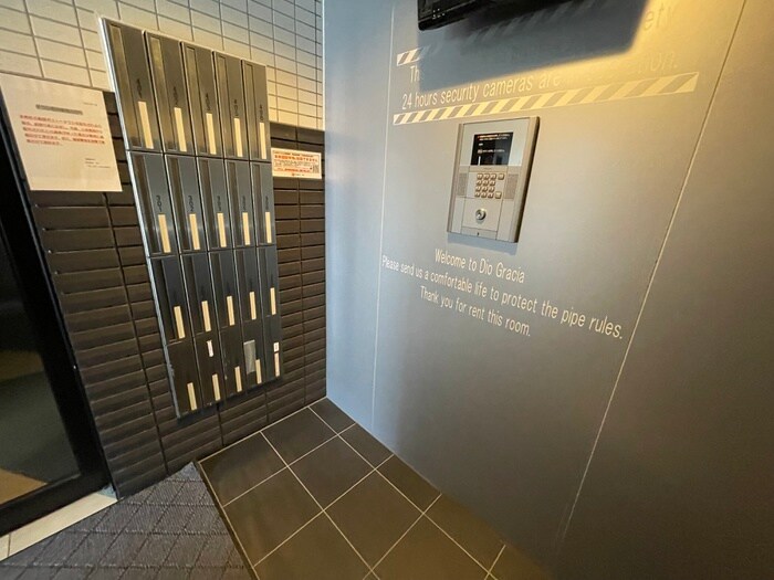 物件外観写真6　(エントランス部分)