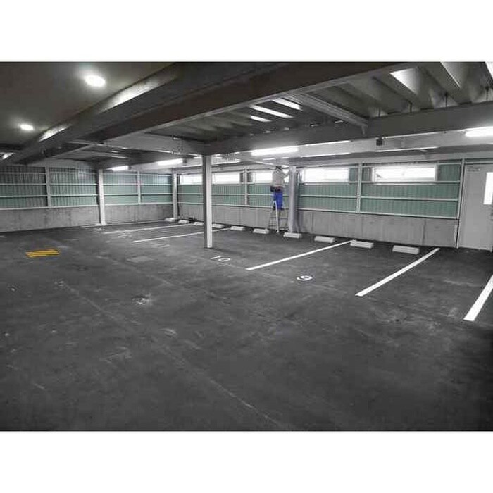 物件外観写真5　(駐車場)