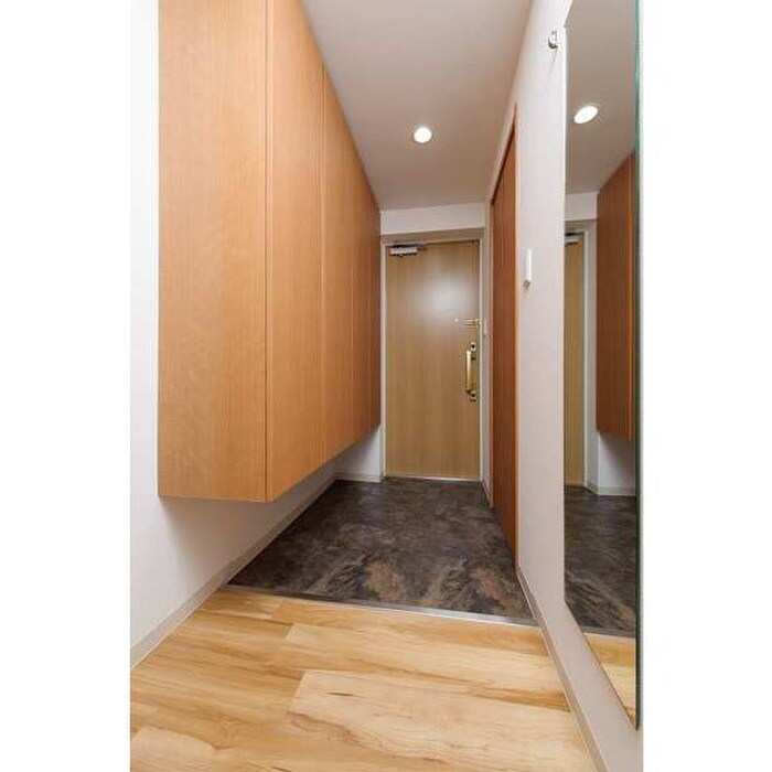 物件内観写真16　(玄関)