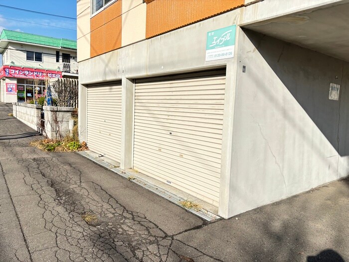 物件外観写真3　(駐車場)