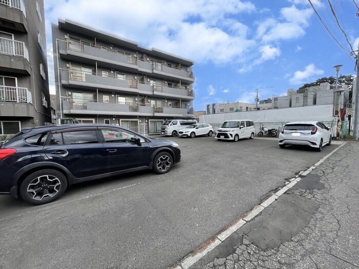 物件外観写真3　(駐車場)