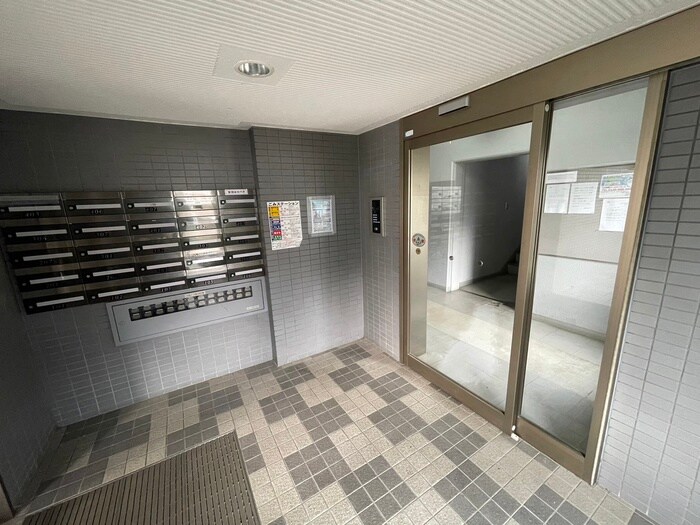 物件外観写真5　(エントランス部分)