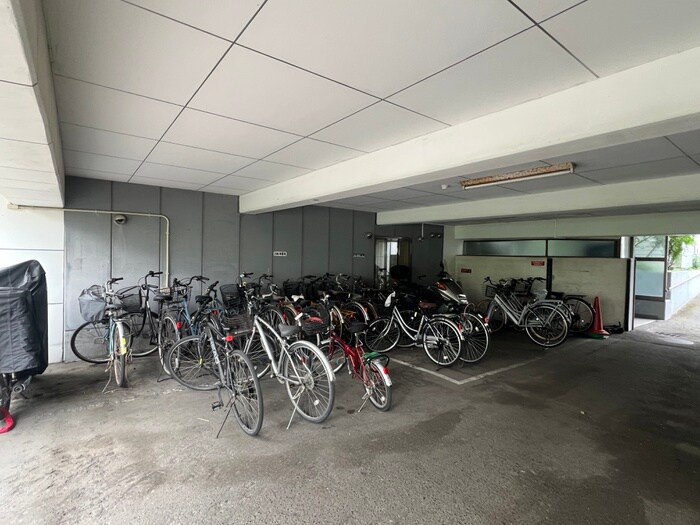 物件外観写真4　(駐輪場)