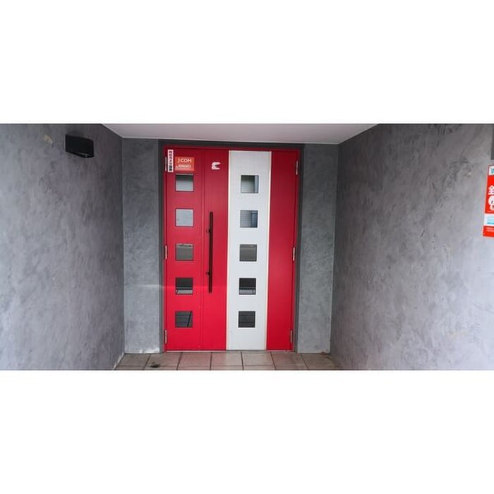 物件外観写真4　(エントランス部分)