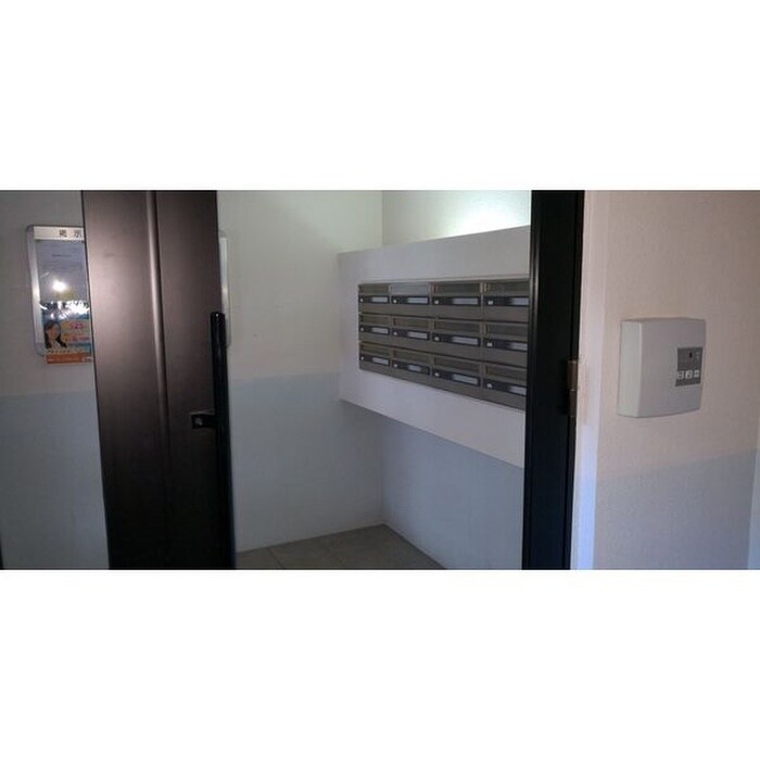 物件外観写真5　(エントランス部分)