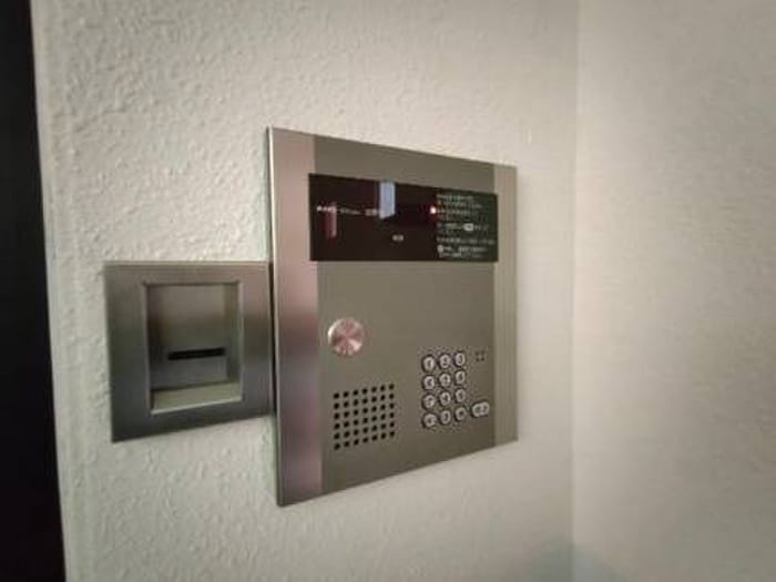 物件外観写真6　(エントランス部分)