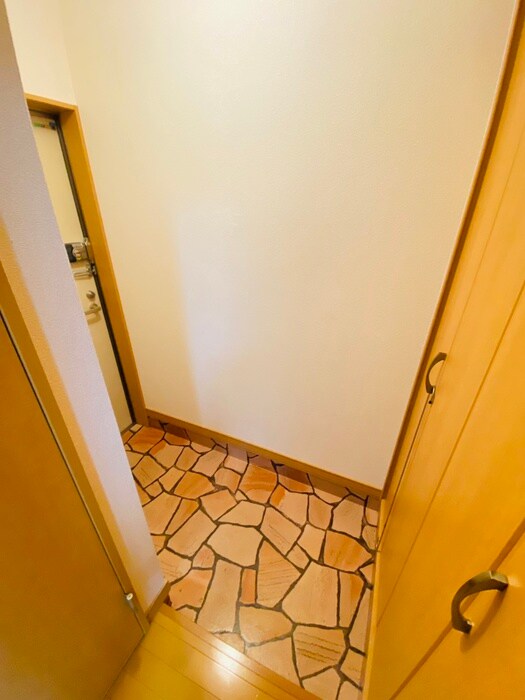 物件内観写真12　(玄関)