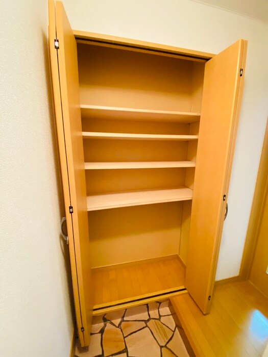 物件内観写真13　(靴箱)