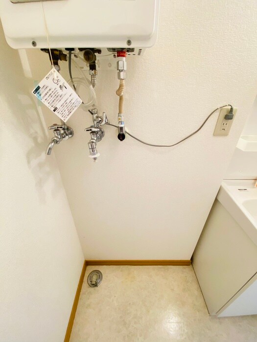 物件内観写真14　(洗濯機置場)