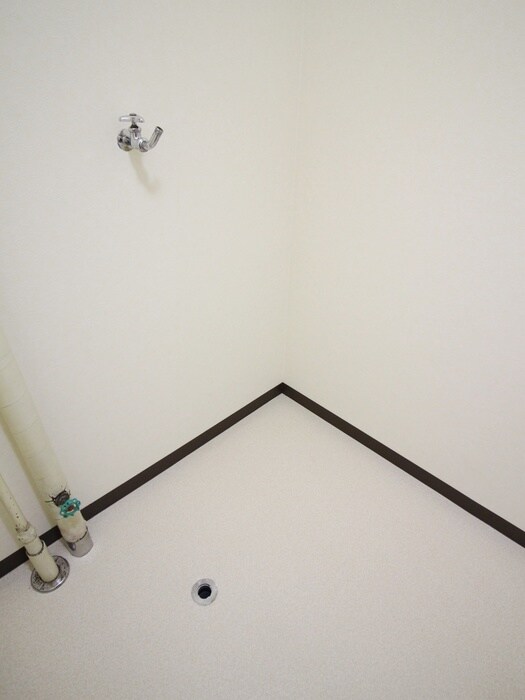 物件内観写真18　(洗濯機置場)