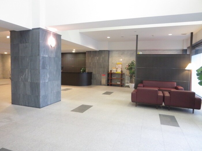 物件外観写真4　(エントランス部分)