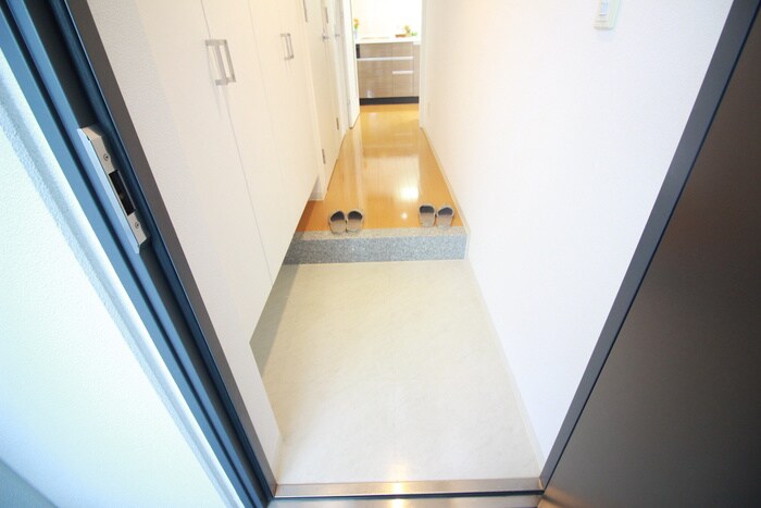 物件内観写真16　(玄関)