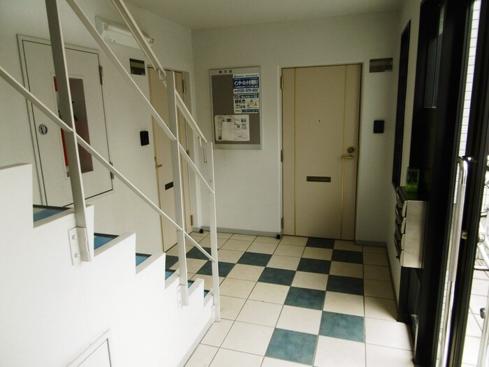 物件外観写真4　(エントランス部分)