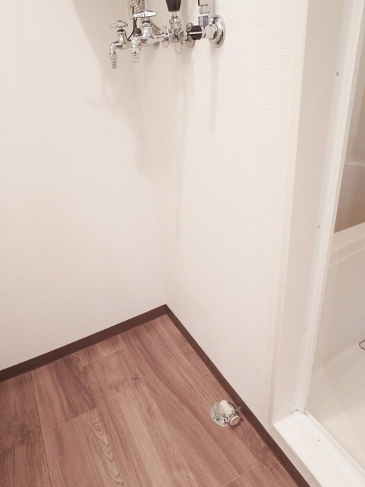 物件内観写真16　(洗濯機置場)