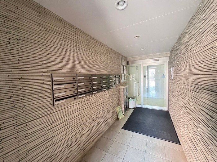 物件外観写真5　(エントランス部分)